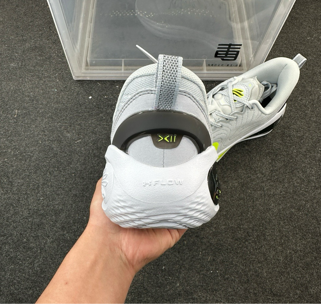 Under Armor Curry 12 'Gravity'